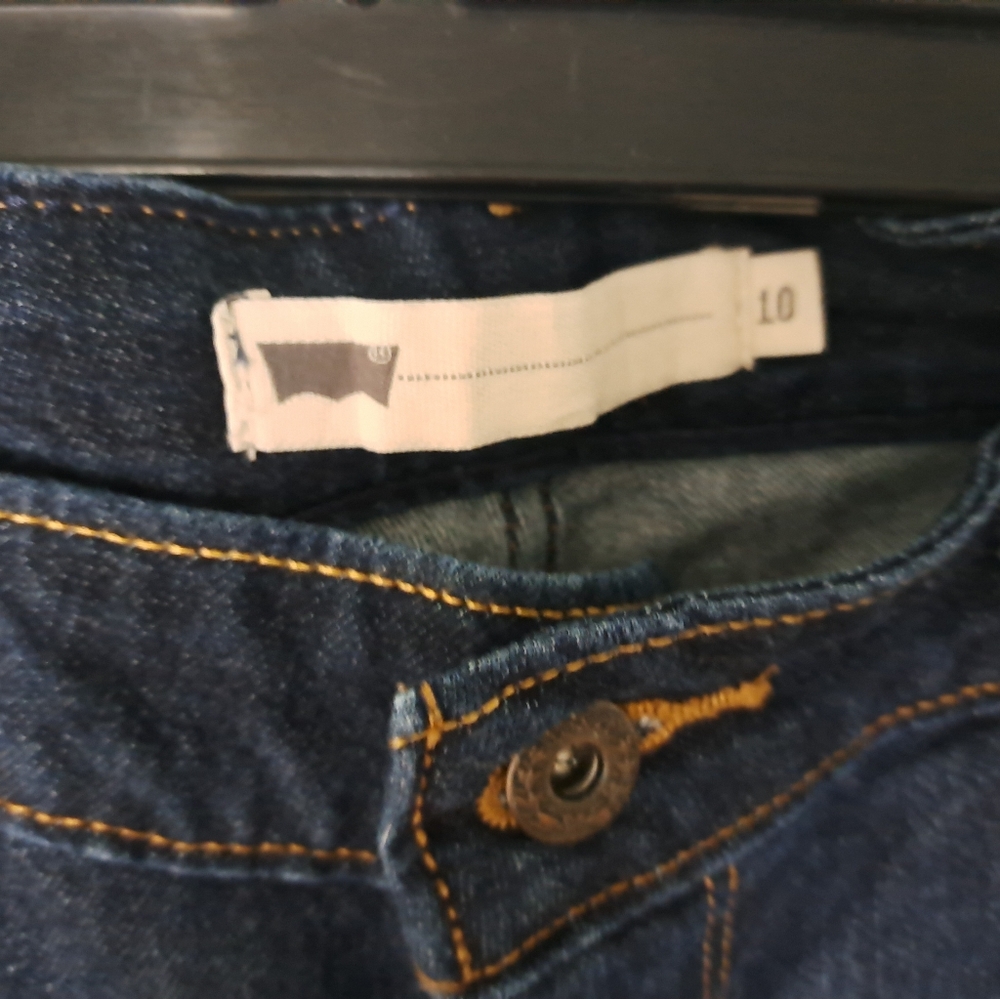 Levi Capris - Picture 2 of 4